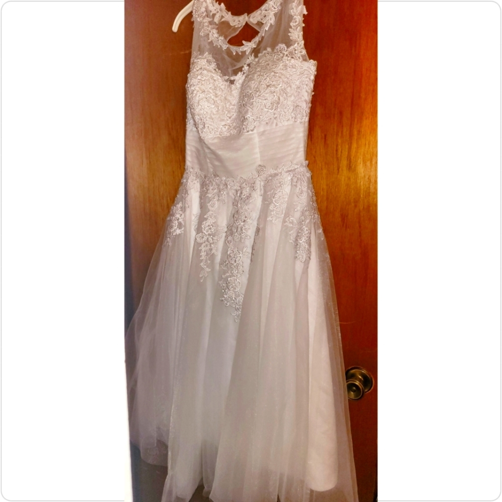 White lace and tulle gown for wedding, prom, ect New no tags